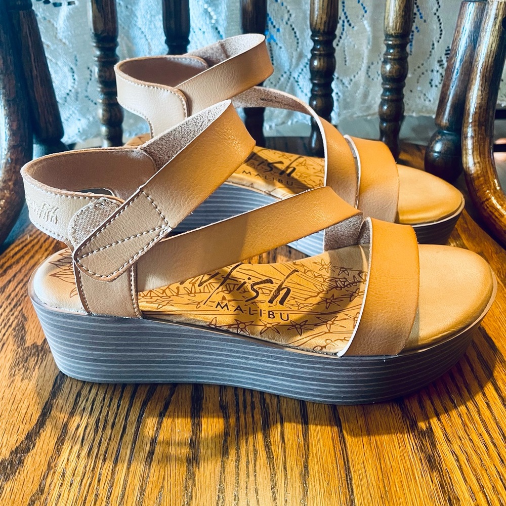 Strappy platform sandals